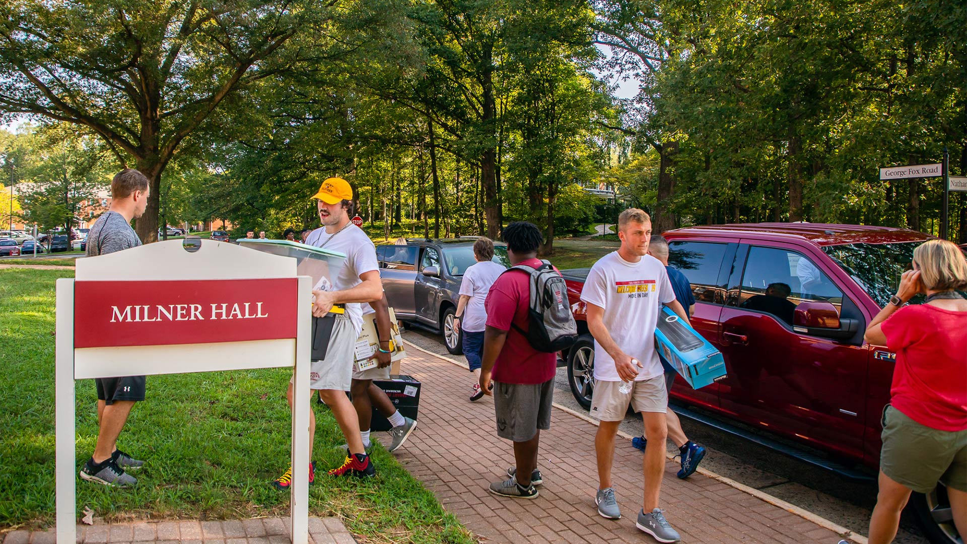 Students move into Milner Hall.