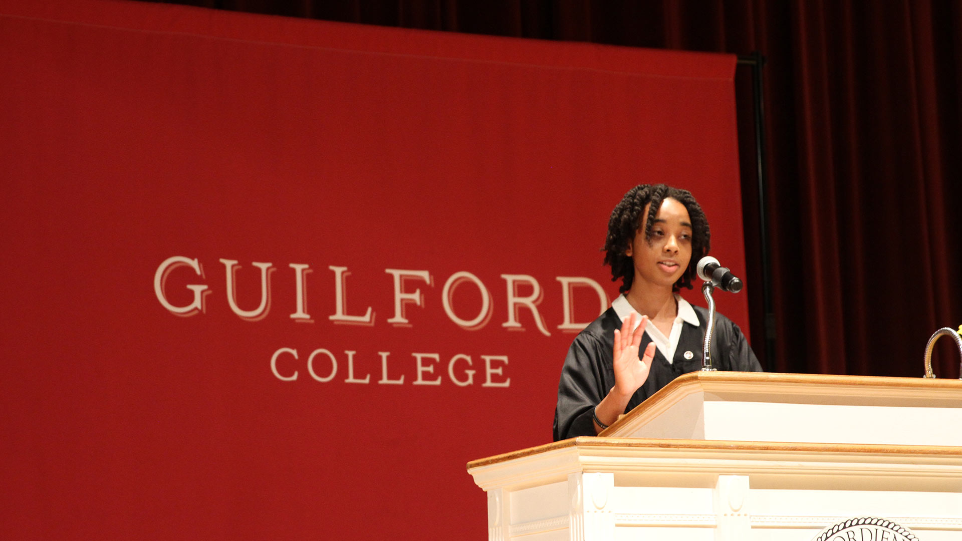 Student Body President Tinyah Ervin ’23 speaks at the podium during Convocation 2022.