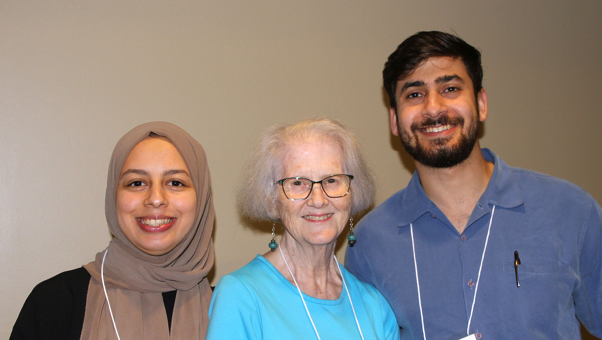 Carole Cothern '88, center, and meets with MBA students Yousra Abukwaik and Ahmed Alyacoubi.