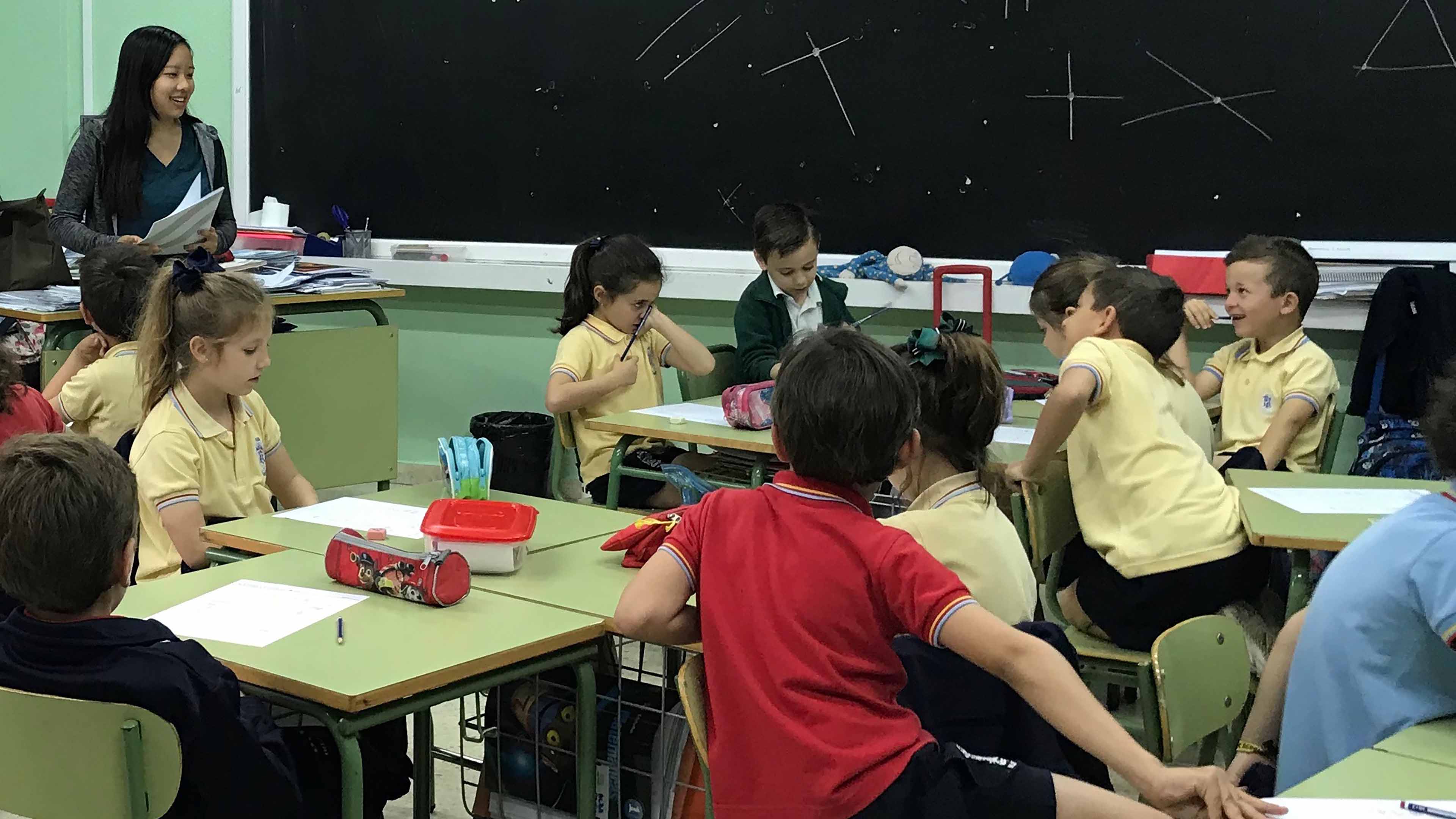 Student Gillian Sherman interacts with children during her trip to Seville.