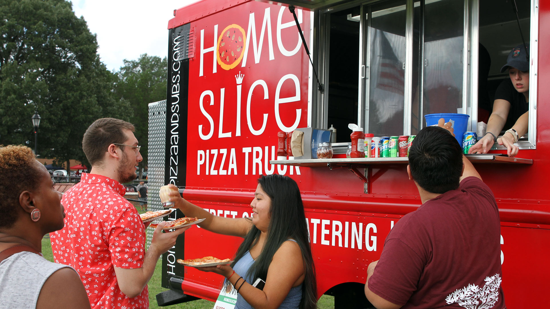 Guilfordians enjoy the Home Slice Food Pizza Truck at Homecoming.