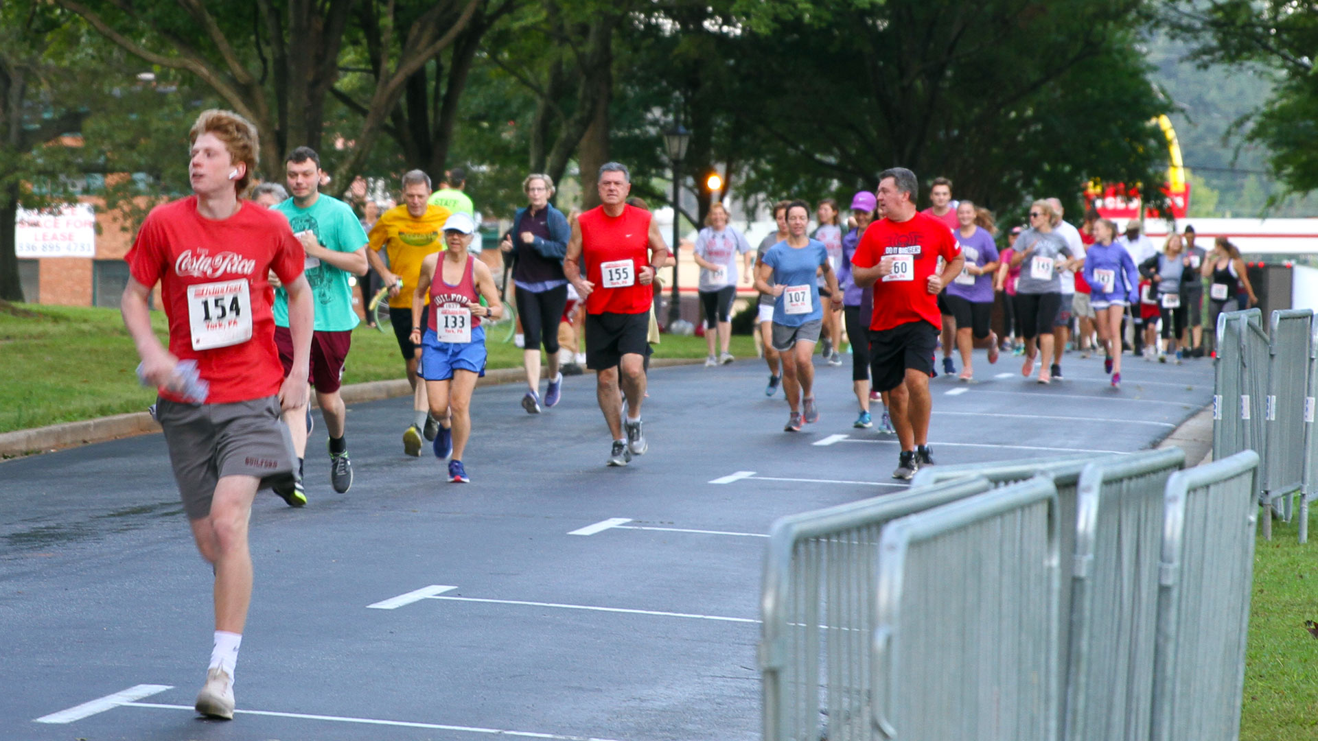 Guilfordians run in the Annual Quaker 5K at Homecoming.