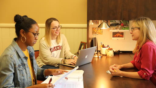 English Professor and Director of the Honors Program Heather Hayton meets with two students.